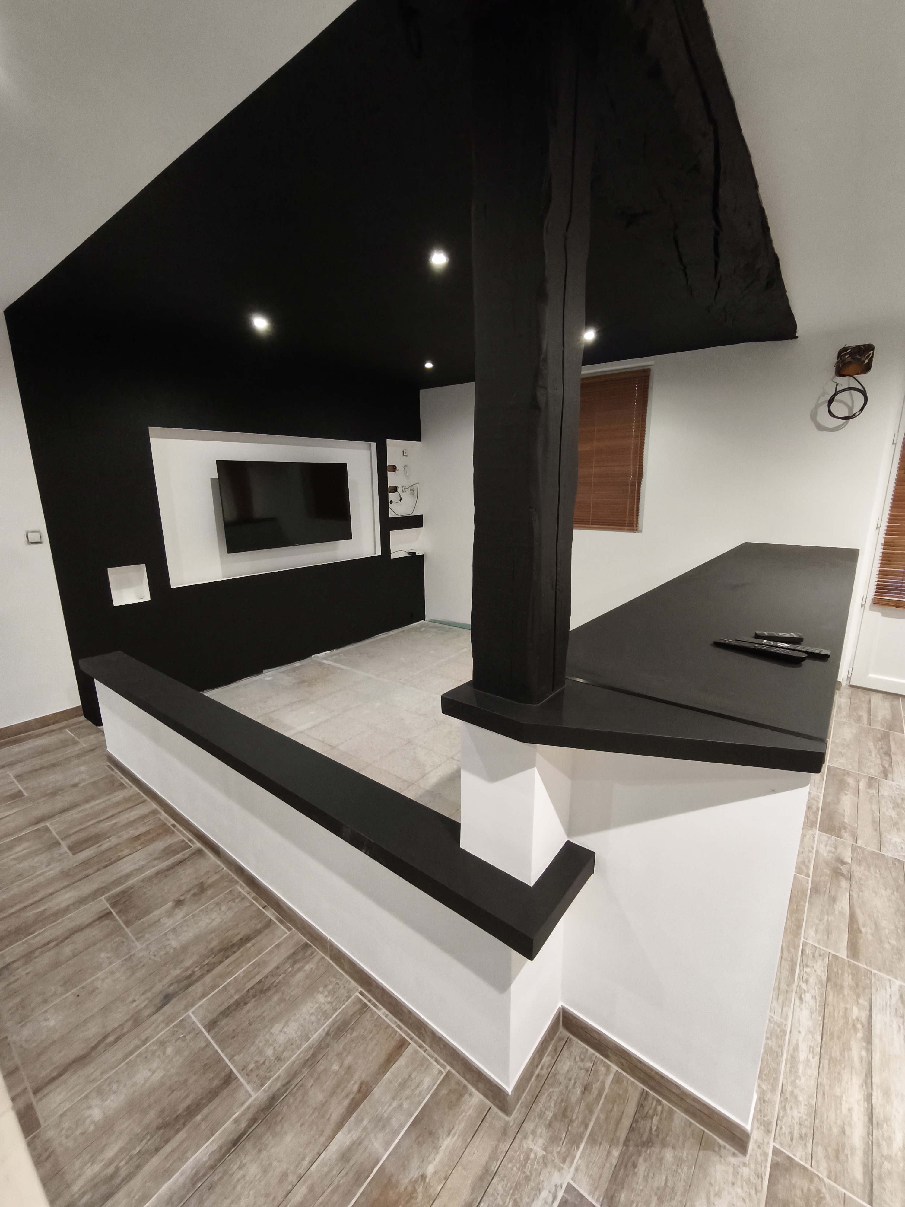 Niche TV décorative encastrée