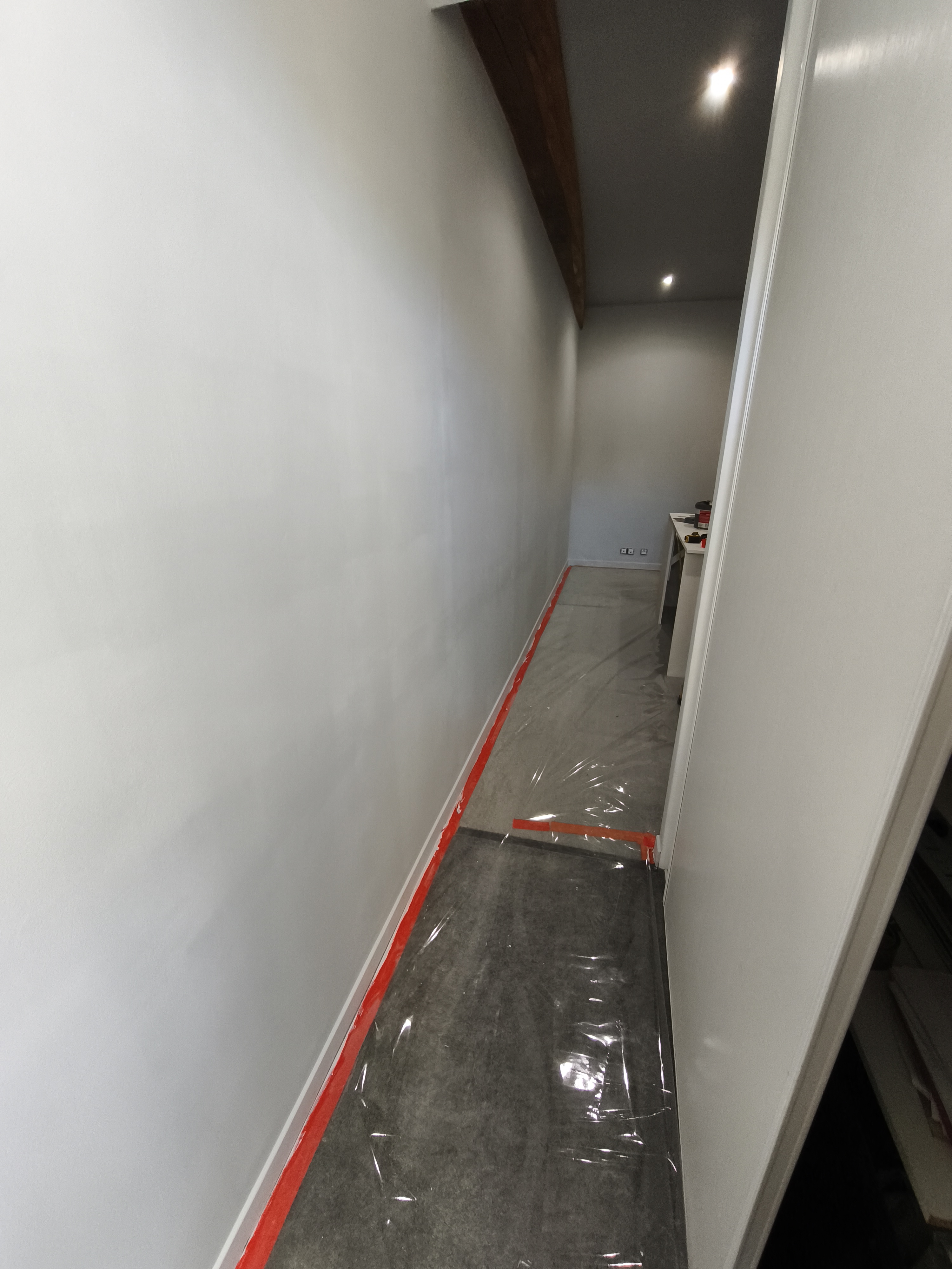 Couloir terminé, finition peinture